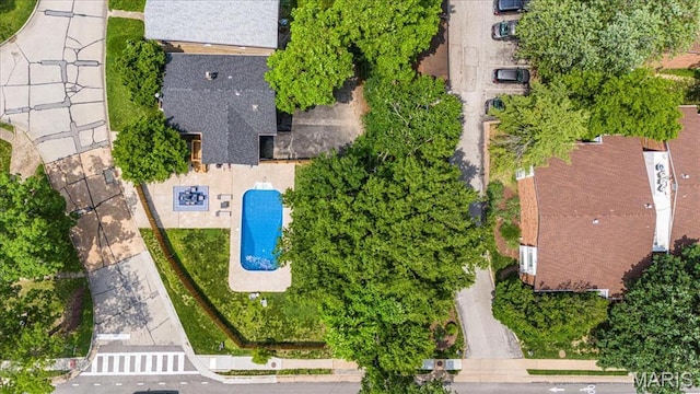 507 Alphonse Dr, Kirkwood, MO 63122 - aerial view of a pool area