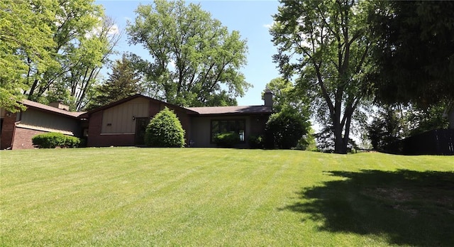 11 Glen Hollow Rd, Glen Carbon, IL 62034 - view of green lawn