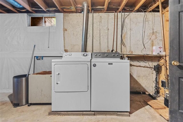 11 Glen Hollow Rd, Glen Carbon, IL 62034 - laundry room with separate washer and dryer