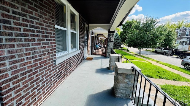 5044 Louisiana Ave, Saint Louis, MO 63111 - view of covered porch