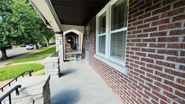 5044 Louisiana Ave, Saint Louis, MO 63111 - view of covered porch