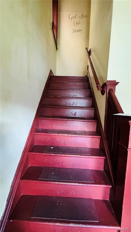 5044 Louisiana Ave, Saint Louis, MO 63111 - view of staircase