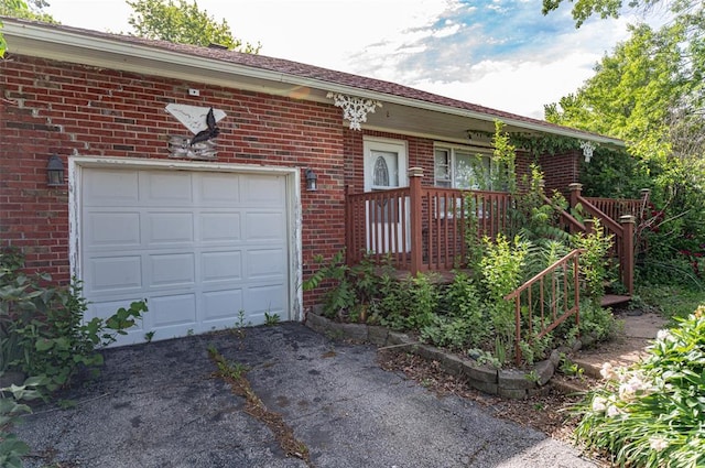 300 N Alvarado Ave, Belle, MO 65013 - garage featuring asphalt driveway