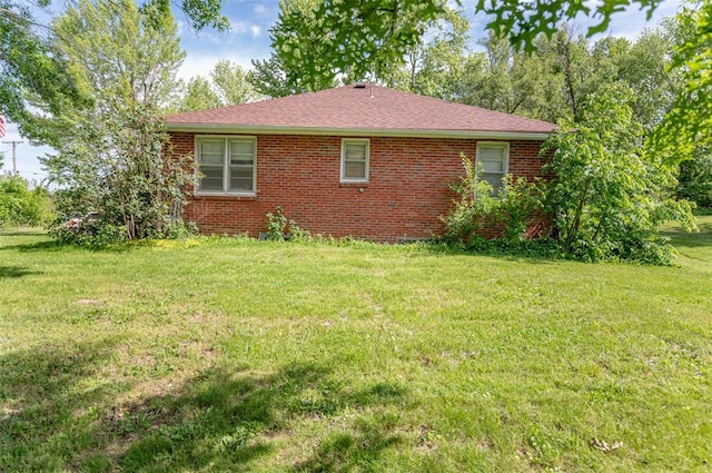 300 N Alvarado Ave, Belle, MO 65013 - view of side of home with brick siding and a lawn