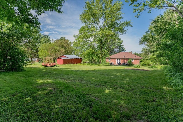 300 N Alvarado Ave, Belle, MO 65013 - view of grassy yard featuring an outdoor structure