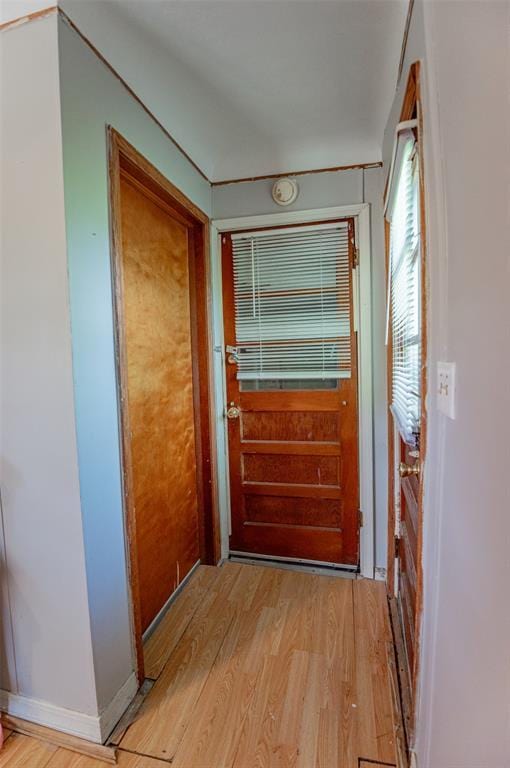 300 N Alvarado Ave, Belle, MO 65013 - entryway with light wood-style flooring