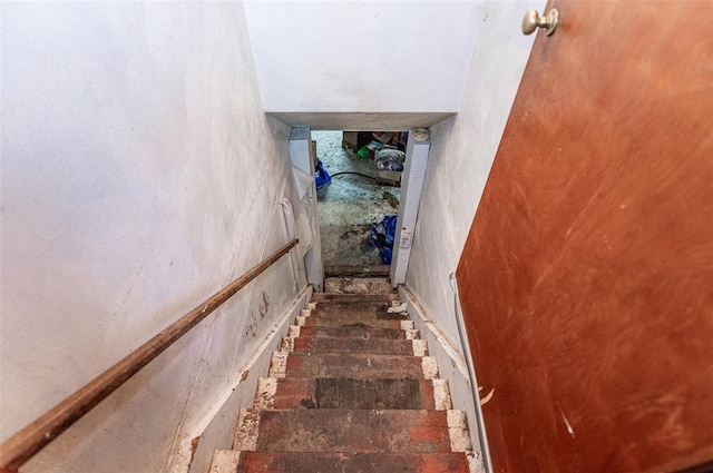 300 N Alvarado Ave, Belle, MO 65013 - view of staircase