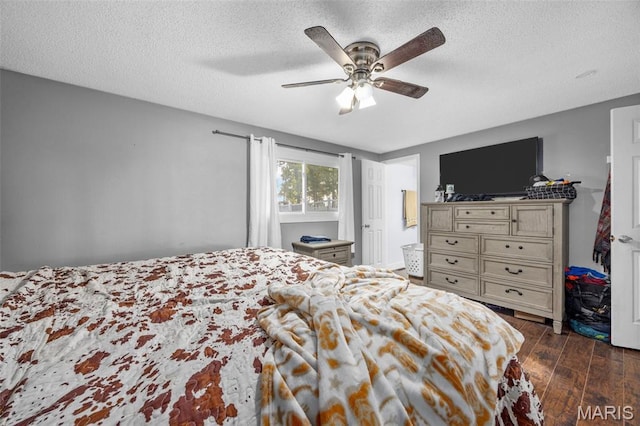 2850 S Hwy W, Winfield, MO 63389 - bedroom with dark wood finished floors, a textured ceiling, and a ceiling fan