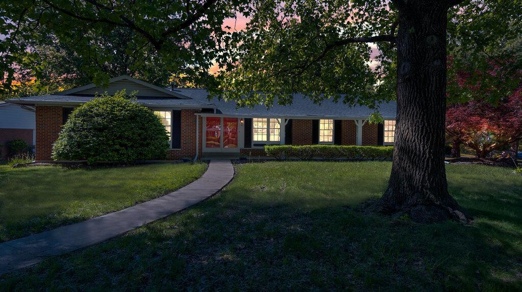 6953 Parc Charlene Dr, Florissant, MO 63033