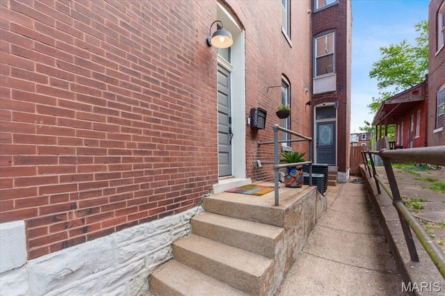 2000 Withnell Ave, Saint Louis, MO 63118 - entrance to property with brick siding