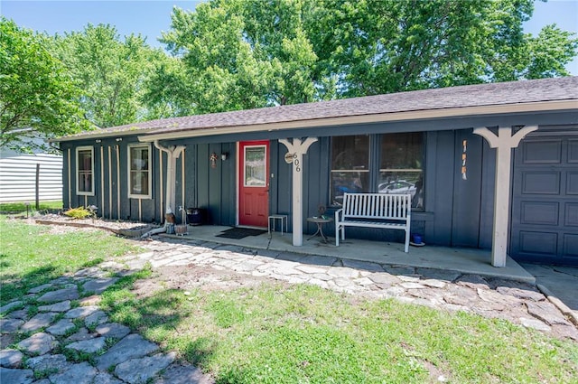 606 N Charles Ave, St James, MO 65559 - ranch-style house with board and batten siding, a porch, and a garage