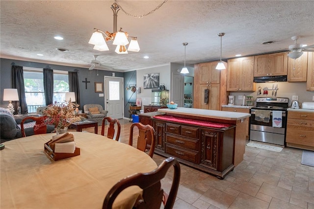 606 N Charles Ave, St James, MO 65559 - dining space featuring a ceiling fan, a textured ceiling, light stone finish flooring, recessed lighting, and crown molding