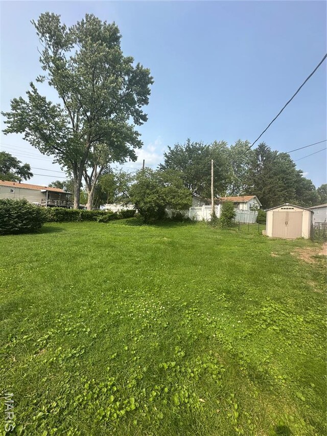 1175 Penhurst Dr, Florissant, MO 63033