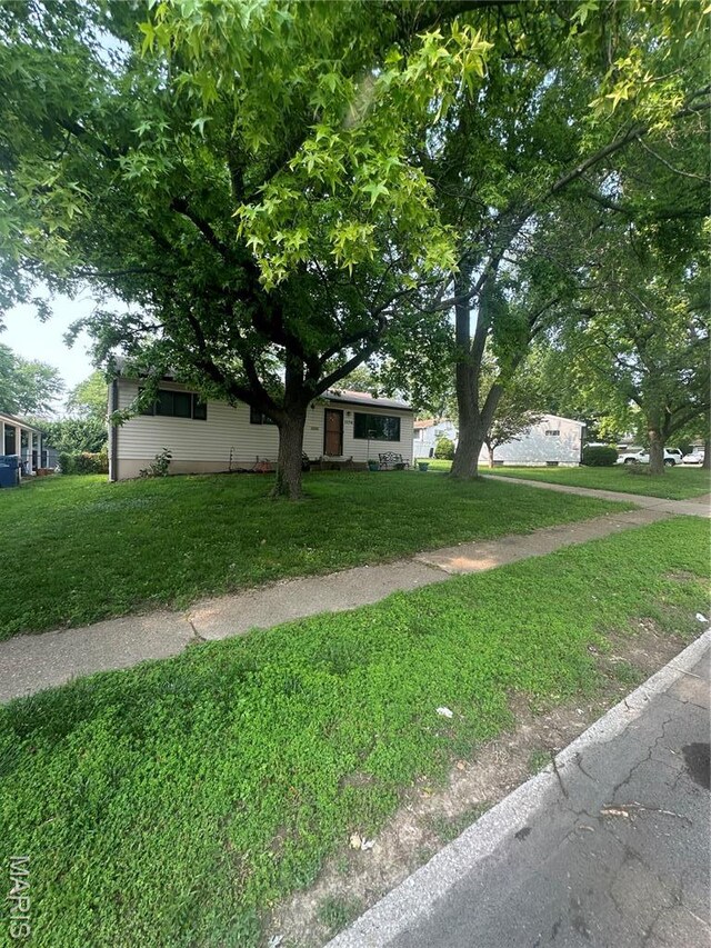 1175 Penhurst Dr, Florissant, MO 63033