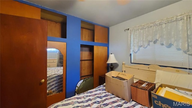1175 Penhurst Dr, Florissant, MO 63033