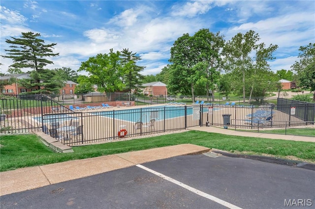 13489 Beaulac Dr, Chesterfield, MO 63141 - view of community pool