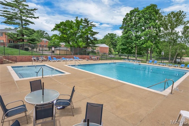 13489 Beaulac Dr, Chesterfield, MO 63141 - community pool with a patio area