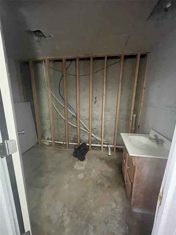 13103 Old 79, New London, MO 63459 - basement with a sink