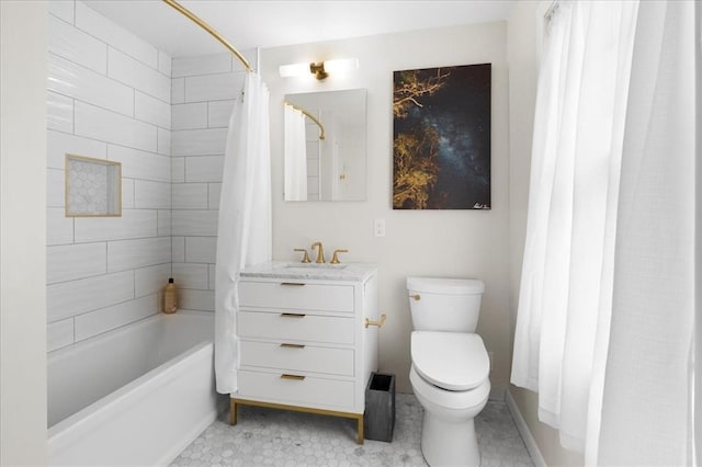 8033 Seminole Dr, Clayton, MO 63105 - full bath featuring vanity, shower / bath combo, and toilet