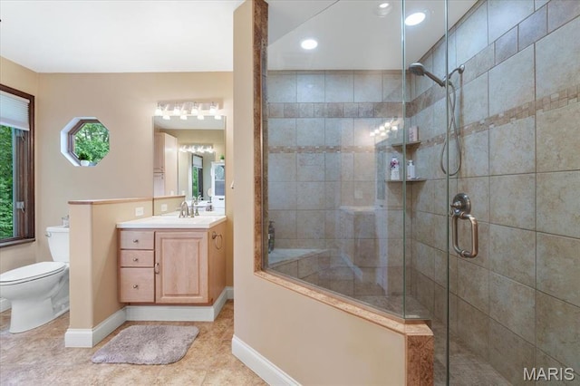 3536 Possum Ridge Dr, Imperial, MO 63052 - bathroom with toilet, vanity, tiled shower, baseboards, and recessed lighting
