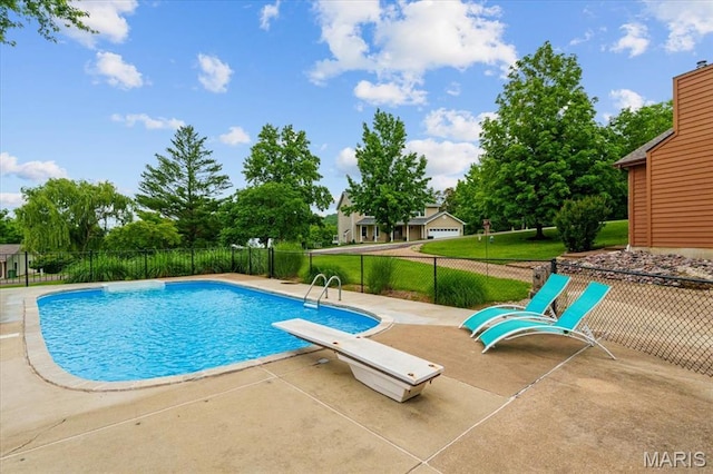 3536 Possum Ridge Dr, Imperial, MO 63052 - view of swimming pool featuring a patio area and a diving board