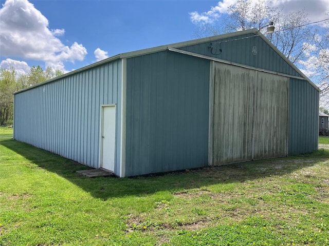21734 Keyesport Rd, Carlyle, IL 62253 - view of pole building featuring a yard