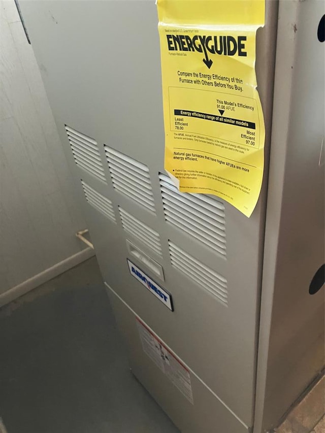21734 Keyesport Rd, Carlyle, IL 62253 - detailed view of water heater
