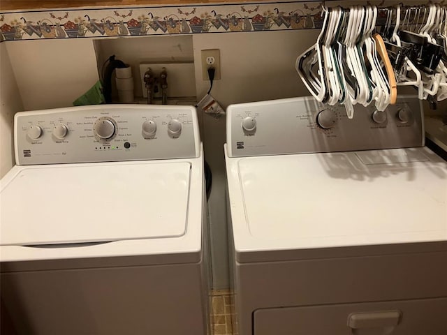 21734 Keyesport Rd, Carlyle, IL 62253 - laundry area featuring washer and dryer