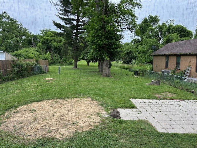 1910 E B St E, Belleville, IL 62221 - view of yard with a patio