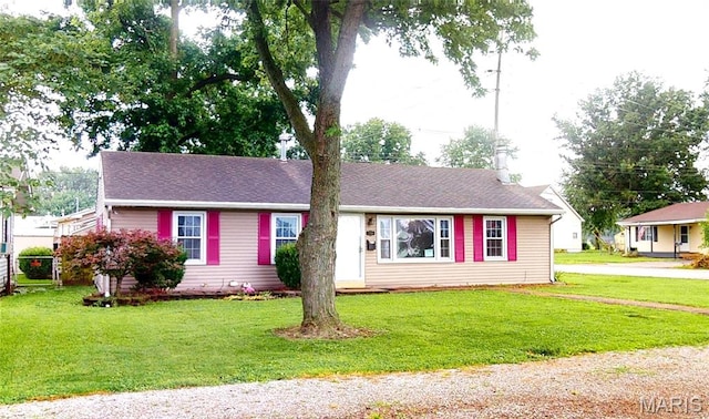1350 Norwood Dr, Granite City, IL 62040 - ranch-style home with a front lawn