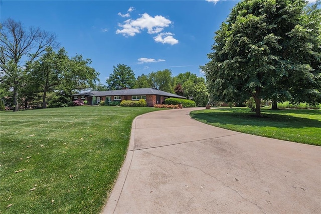23 Vouga Ln, Frontenac, MO 63131 - view of front of property featuring a front lawn and curved driveway