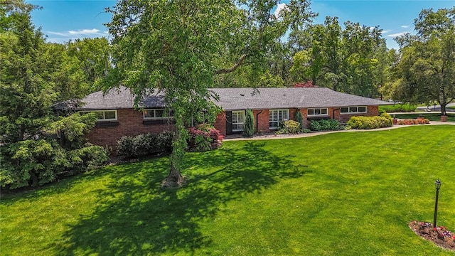 23 Vouga Ln, Frontenac, MO 63131 - single story home with a front lawn and brick siding
