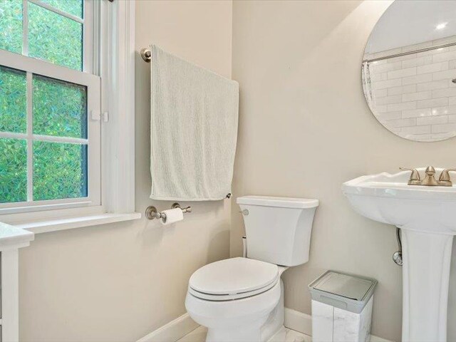 211 Country Club Ln, Belleville, IL 62223 - full bath with baseboards, toilet, plenty of natural light, and a shower