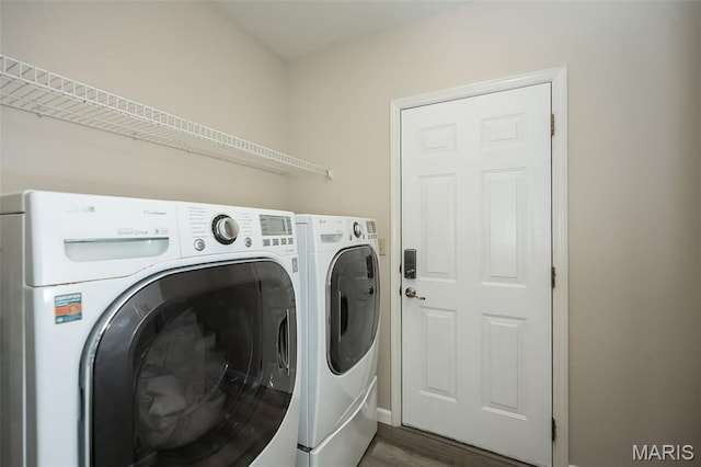 403 Autumn Farms Ct, Wentzville, MO 63385 - laundry room featuring washing machine and clothes dryer and dark wood-style floors
