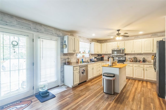 2629 Seminole Rd, Cuba, MO 65453 - kitchen with appliances with stainless steel finishes, a sink, ceiling fan, light wood-style flooring, and tasteful backsplash