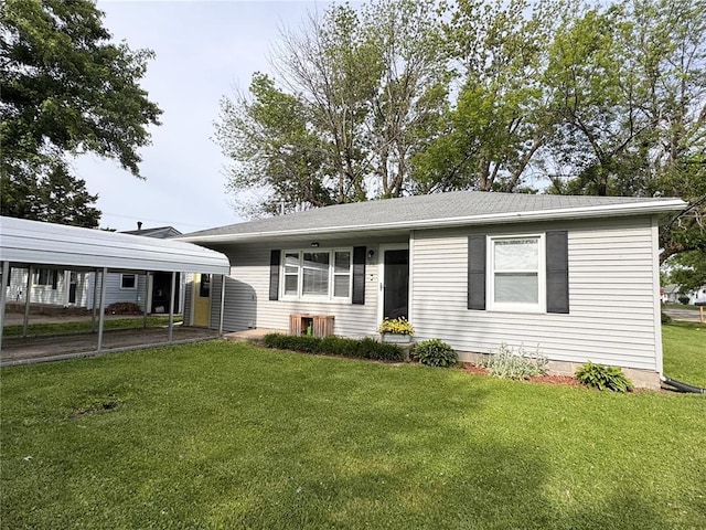 711 N Lindell St, Vandalia, MO 63382 - view of front of property featuring a carport and a front yard