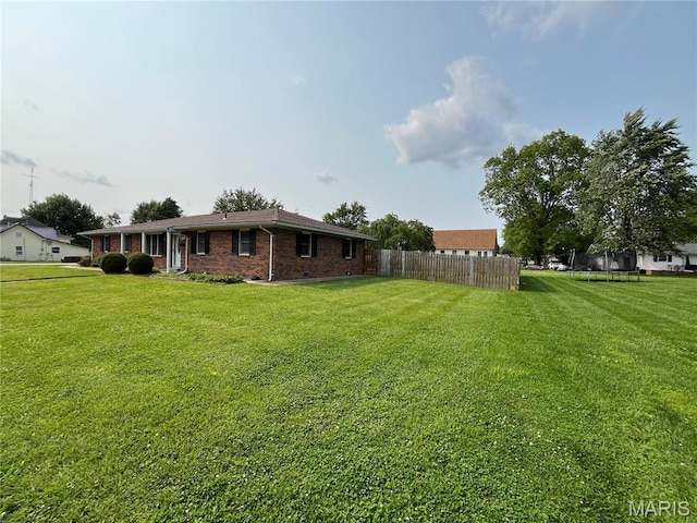 1319 W Main St, Bowling Green, MO 63334 - view of yard