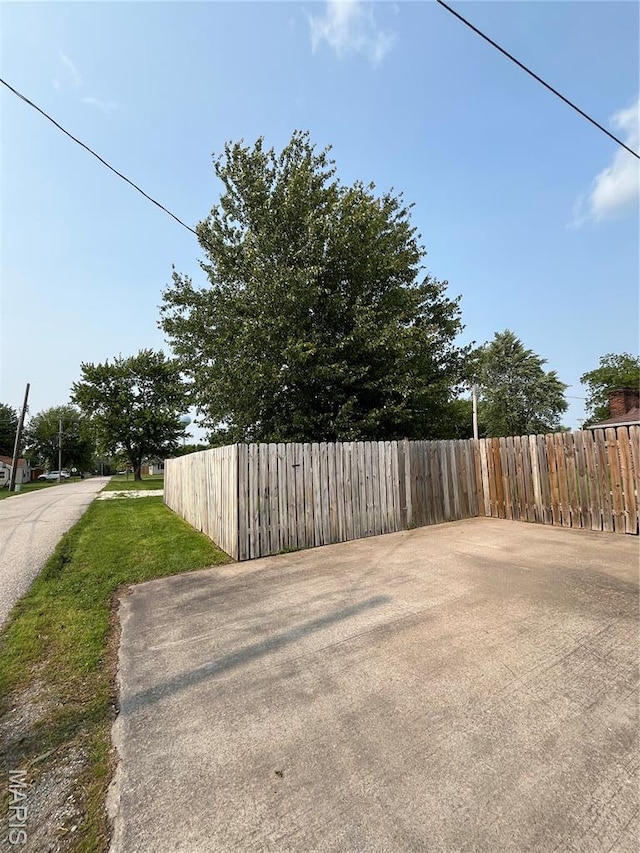 1319 W Main St, Bowling Green, MO 63334 - view of yard