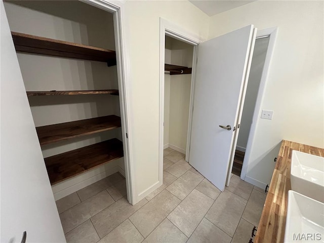 1319 W Main St, Bowling Green, MO 63334 - view of closet