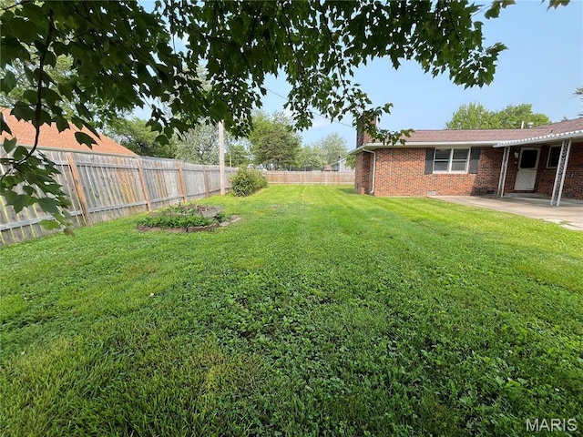 1319 W Main St, Bowling Green, MO 63334 - view of yard with a patio
