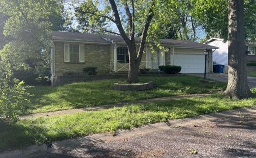 1921 Lakeheights Ln, Saint Louis, MO 63138 - single story home featuring an attached garage, a front lawn, and driveway