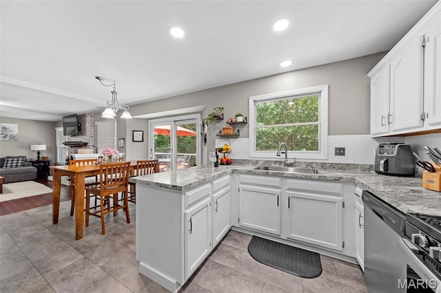 2917 Royal Gorge Ct, Oakville Township, MO 63129 - kitchen with stainless steel appliances, a sink, a peninsula, white cabinetry, and recessed lighting