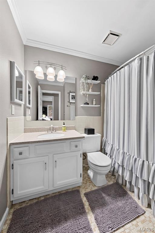 2917 Royal Gorge Ct, Oakville Township, MO 63129 - bathroom featuring vanity, toilet, crown molding, and a shower with shower curtain