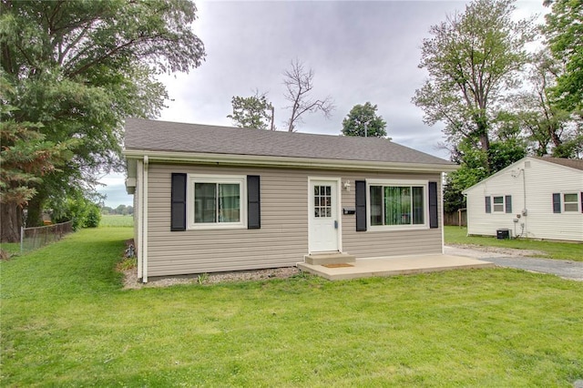 155 Roberts St, Jerseyville, IL 62052 - view of front of home with central air condition unit and a patio