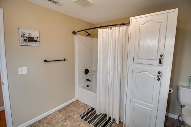 155 Roberts St, Jerseyville, IL 62052 - bathroom with toilet, baseboards, and shower / bath combination with curtain