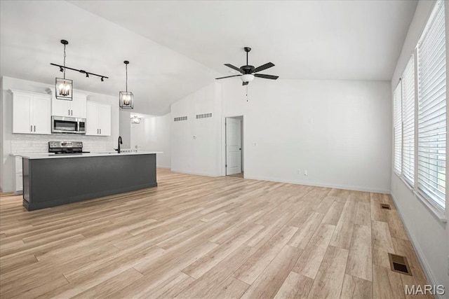 346 Fairhaven Ct, Wright City, MO 63390 - kitchen with appliances with stainless steel finishes, ceiling fan, decorative backsplash, open floor plan, and lofted ceiling