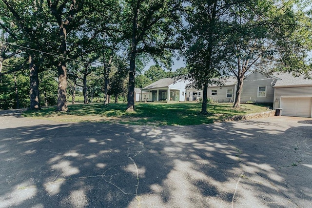 615 Corisande Hill Rd, Fenton, MO 63026 - view of front of property with concrete driveway and a front lawn