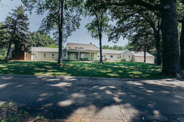 615 Corisande Hill Rd, Fenton, MO 63026 - single story home with covered porch and a front lawn