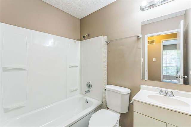 6250 Pennyrich Ct, Florissant, MO 63033 - bathroom with toilet, vanity, shower / bathtub combination, and a textured ceiling