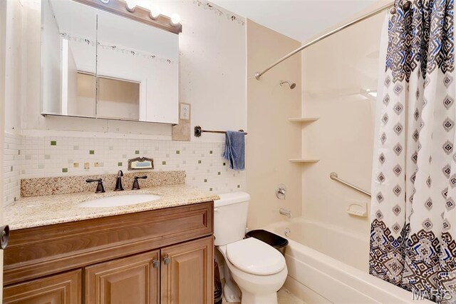 2631 Georgia Dr, Arnold, MO 63010 - full bath with shower / bath combo with shower curtain, vanity, and decorative backsplash